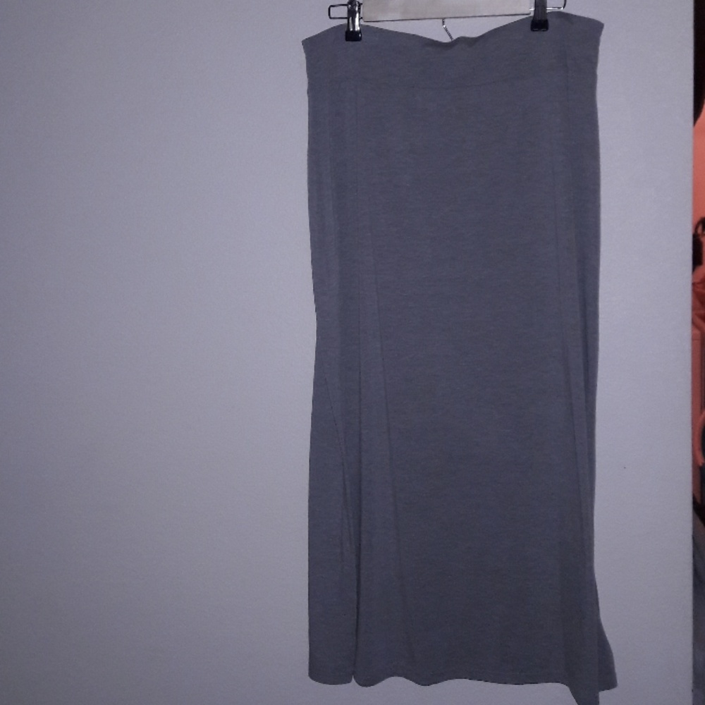 🌚Gray stretchy  maxi skirt🌚